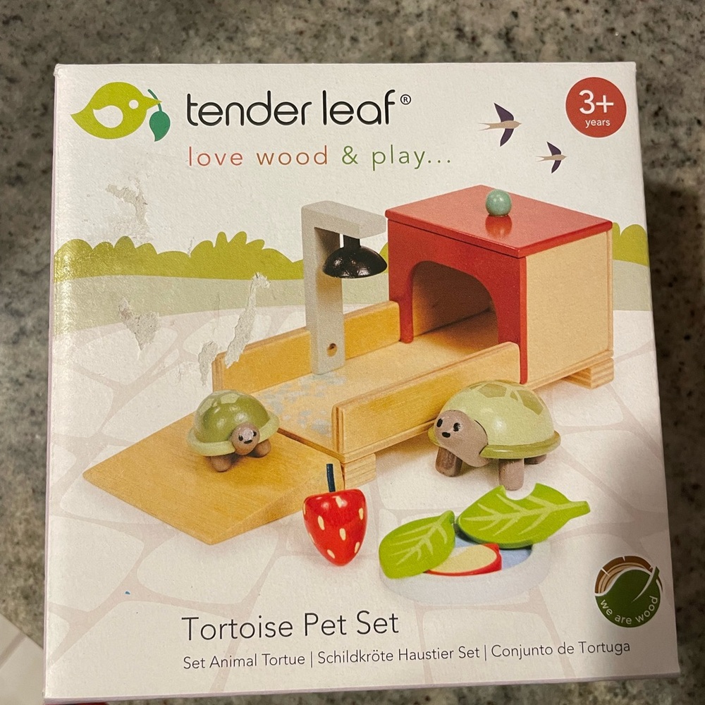 New Tender Leaf Tortoise Pet Set
